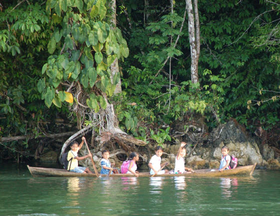 May2009/schoolkidscayuco.jpg